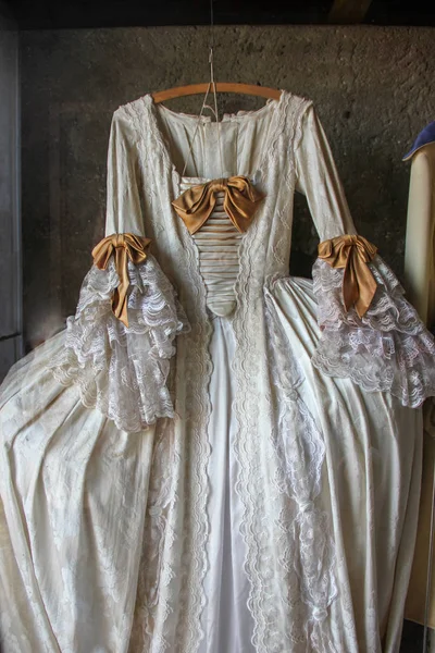 Prag, Çek Repulic Zlata Ulicka veya altın Lanne Caddesi üzerinde Müzesi sergi askı vintage antik elbise ayrıntıları