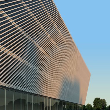 Modern tarzı binada cephe sabah güneş tarafından aydınlatılmış. Beyaz çizgili modern cephe. 3D çizim.