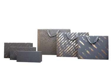 Alışveriş torbaları ve gri ve altın renkleri kutularına izole. 3D çizim