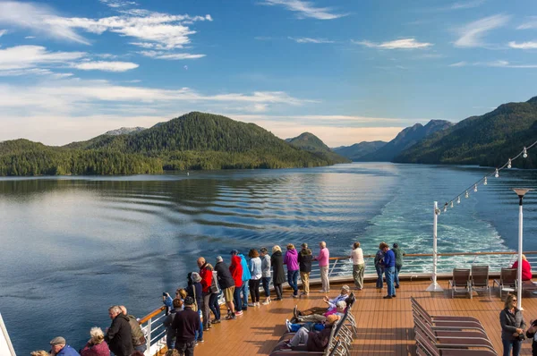 Principe Channel, BC, Canada - September 13, 2018: Cruise ship passengers viewing beautiful scenery of the Inside Passage along the Pacific Coast of British Columbia. — Stock Photo, Image