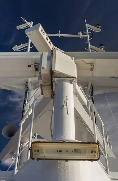 Inside Passage, BC, Canada - September 13, 2018: Electronic navigation equipment and antenna on radar mast tower of a cruise ship. — Stock Photo, Image