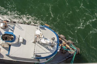 Römorkör, halatlar ve gemi yardımcı işçi dock, Alaska, ABD için genel gider görünümünü.