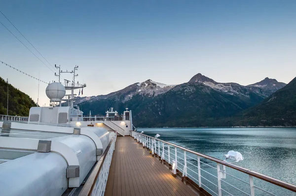September 15, 2018 - Skagway, AK: Sports deck of The Volendam, early morning. — Stock Photo, Image