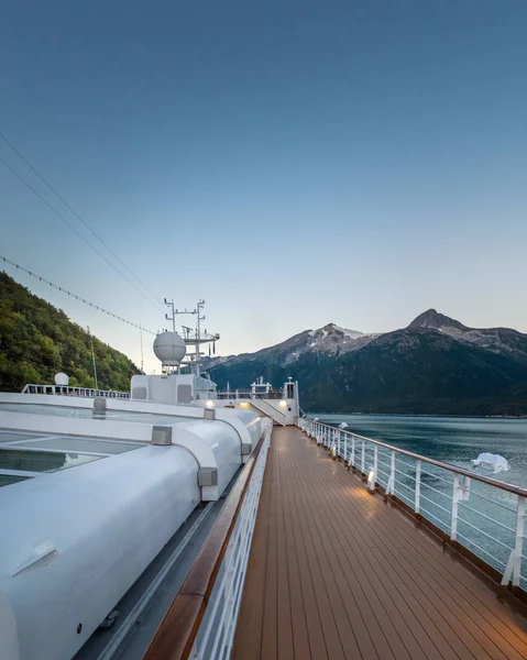 September 15, 2018 - Skagway, AK: Sports deck of The Volendam, early morning. — Stock Photo, Image