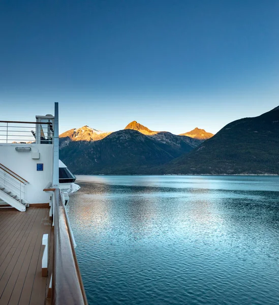 September 15, 2018 - Skagway, AK: Early morning view of Taiya Inlet from cruise ship. — Stock Photo, Image