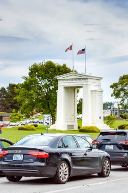 26 Mayıs 2019 - Surrey, Bc: Peace Arch Park'ta ABD sınırına yaklaşırken trafik hattı.