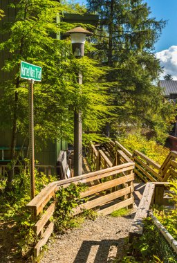 17 Eylül 2018 - Ketchikan, Ak: Tarihi kırmızı ışık bölgesine giden Evli Mans Trail'in tepesindeki tabela.