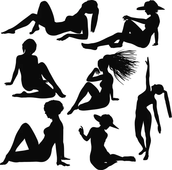 Siluetas de mujeres en la playa. Imagen vectorial — Vector de stock