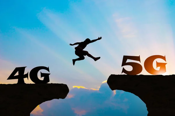 Teknoloji 4g git 5g erkekler siluet atlamak için