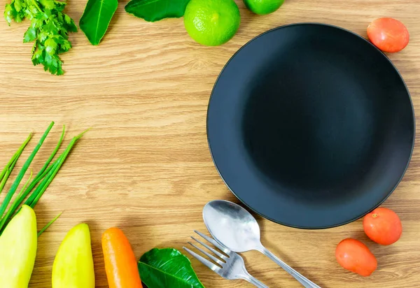 Gıda sağlıklı gıda seçimi yeme temiz boş ahşap bir masa yerleştirilen.