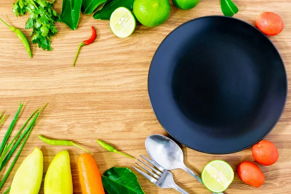 Fast Food boş sağlıklı gıda seçimi yeme temiz ahşap bir masa yerleştirilen.