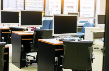 ofis bilgisayarı yüksek binanın Danışma