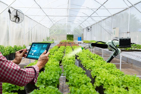 Tecnologia Agricola Automatica Robot Braccio Irrigazione Piante Albero — Foto Stock