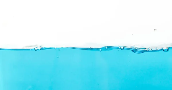 Wasserspritzer Mit Luftblasen Blauer Wasserwelle Erfrischend Abstrakter Hintergrund — Stockfoto