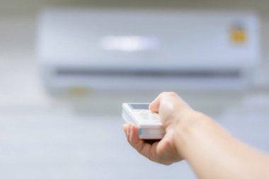 Uzaktan kumanda. Klimayı aç.