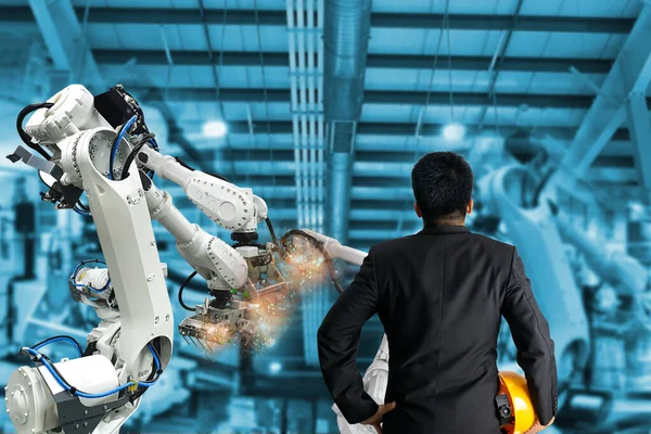 Controllo Robot Industriale Ingegnere Fabbrica — Foto Stock