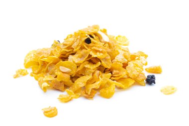 Beyaz arka planda karamel ve mısır gevreğini birleştirir