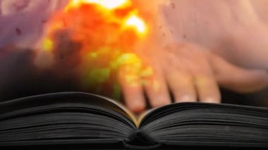 Acı ve savaş kitabı. 62 savaş hakkında bir kitap okumak