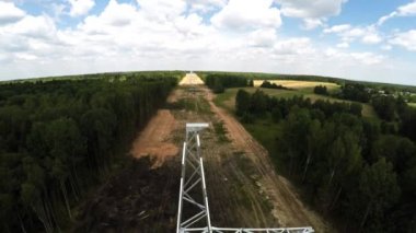 Güç hatları. İletim elektrik. Dikmesi yükleme. Gerilim kablo. 114