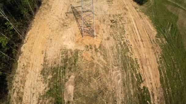 Installazione di piloni. Elettricità. Alta tensione. 106 106 — Video Stock