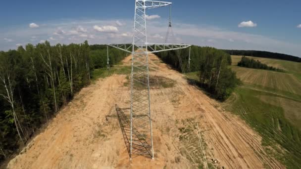 Magas feszültségű vonalak. Elektromos vezetékek telepítése. 107 — Stock videók