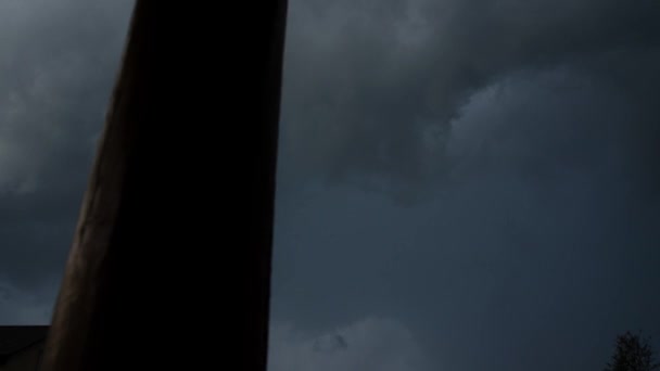 Ein sehr starker Sturm kommt, ein Gewitter, ein Hurrikan. 16 — Stockvideo