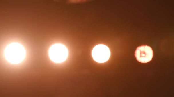 Studio spotlights. Directional light, light music. — Stock Video