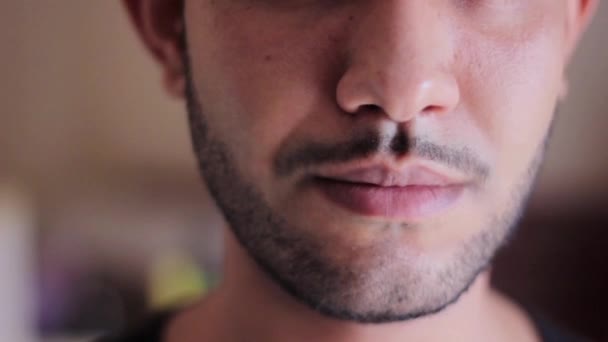 Uomo Mostrando Suoi Denti Gialli Cura Dentale Salute — Video Stock