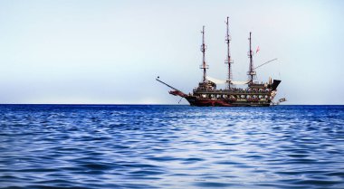 DENIZDE GIDEN KORSAN GEMISI