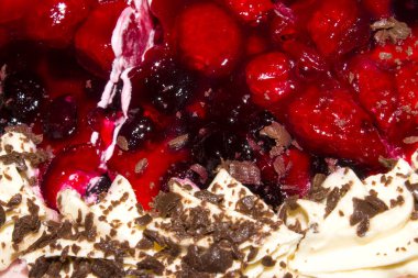 Meyveli pasta krema ve çikolata ile. Meyve pasta arka plan.