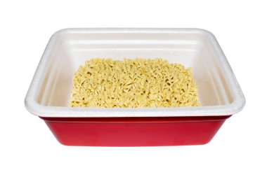 Beyaz arka plan üzerinde anlık erişte. Anlık yumurta noodle. Cips gıda makarna.