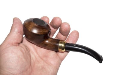 Ahşap beyaz arka plan üzerinde elinde sigara boru yapılmış.