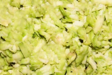 Avokado salatası. Rendelenmiş avakado. Avokado arka plan. Ezilmiş avokado.