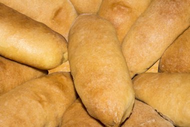 Lahana ve yumurta pasta. Arka plan börek ile.