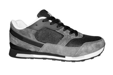 Beyaz arka planda erkek süet spor ayakkabıları.