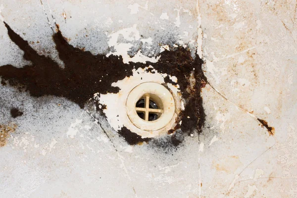 Старая Чугунная Ванна — стоковое фото
