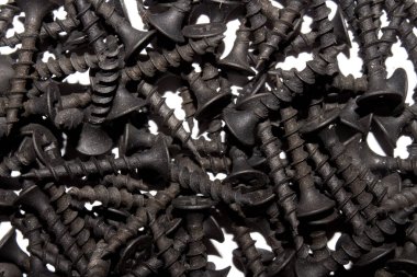 Vidalar siyah metaldir. Vidaların arka planı.