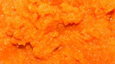 Havuç püresi. Blender içinde ezilmiş havuç. Rendelenmiş havuç arka planı..