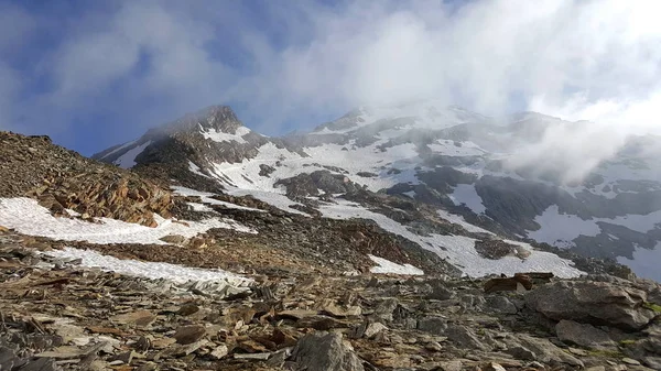 Pennine Alpleri'nde dağ parça