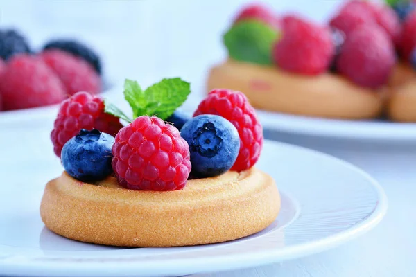 Soft Sugar Cookies Topped Fresh Forest Fruits Raspberries Blackberries Blueberries — Stock Photo, Image