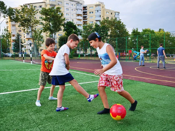 Cluj Napoca Romênia Agosto 2018 Jovens Meninos Jogam Futebol Meias — Fotografia de Stock