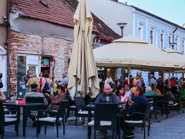 Cluj Napoca Romania October 2018 People Sit Tables Drink Outdoor — Stock Photo, Image