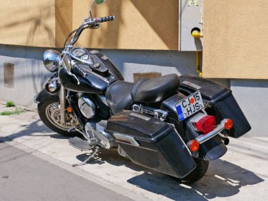 Kawasaki Vulcan 900 Klasik motosiklet arka