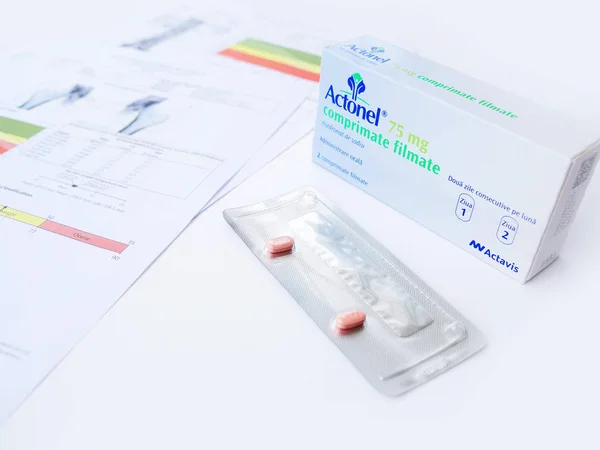 Actonel 75mg, risedronat sodyum oral tablet, kutu ve şerit — Stok fotoğraf