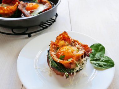 Pastırma mantar dolması