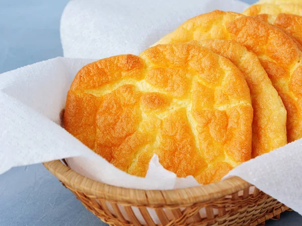 Keto cloud bread in a basket — Stock Photo, Image