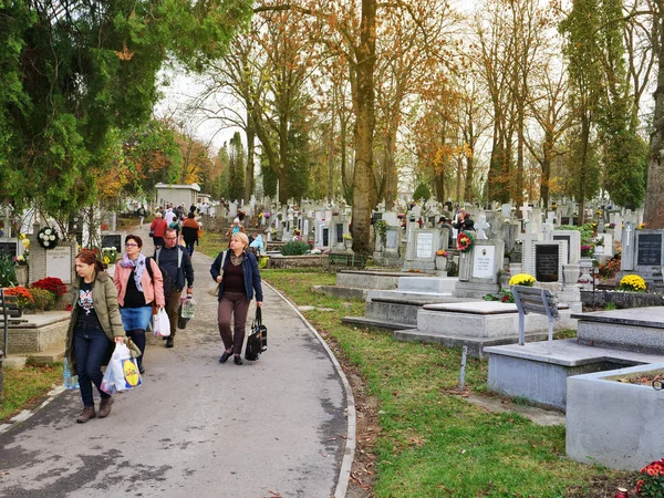 A holtak napja a temetőben — Stock Fotó