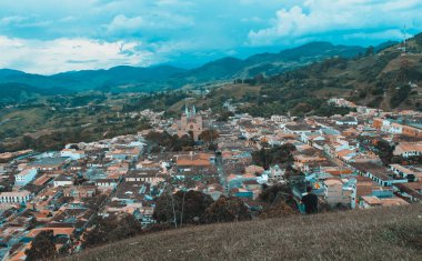 Onun şehir izlerken oturma dostum