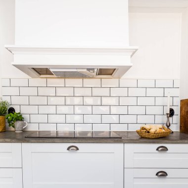 Şık mutfak lavabo beyaz süslü temiz iç yatay başlık sayfası