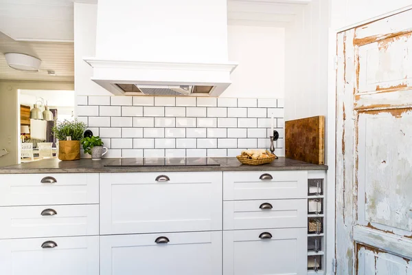 Şık Mutfak Lavabo Beyaz Süslü Temiz Yatay Başlık Sayfası — Stok fotoğraf